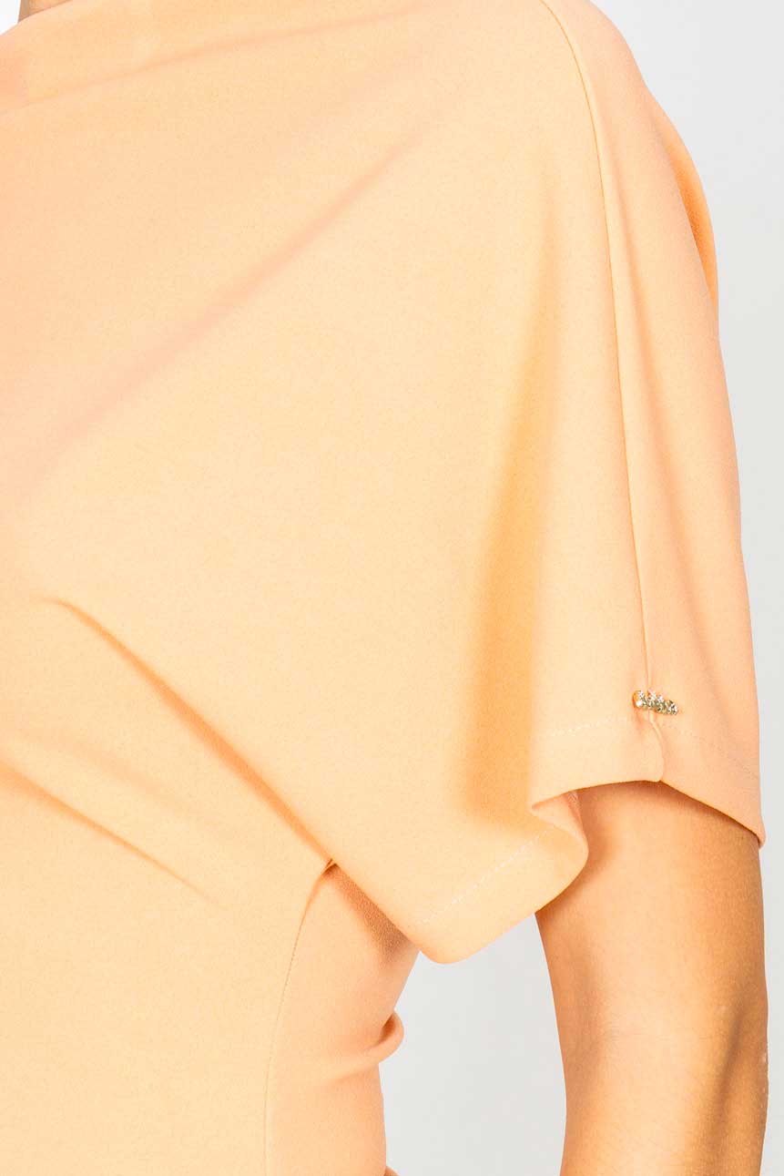Abito scollo asimmetrico elegante per ogni occasione