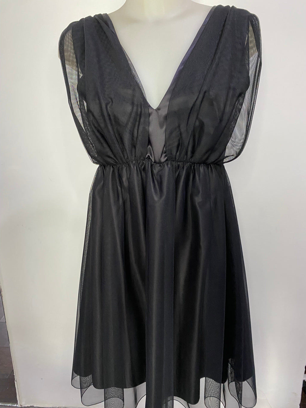 Abito tulle e raso No-nà: Eleganza e Stile Unici