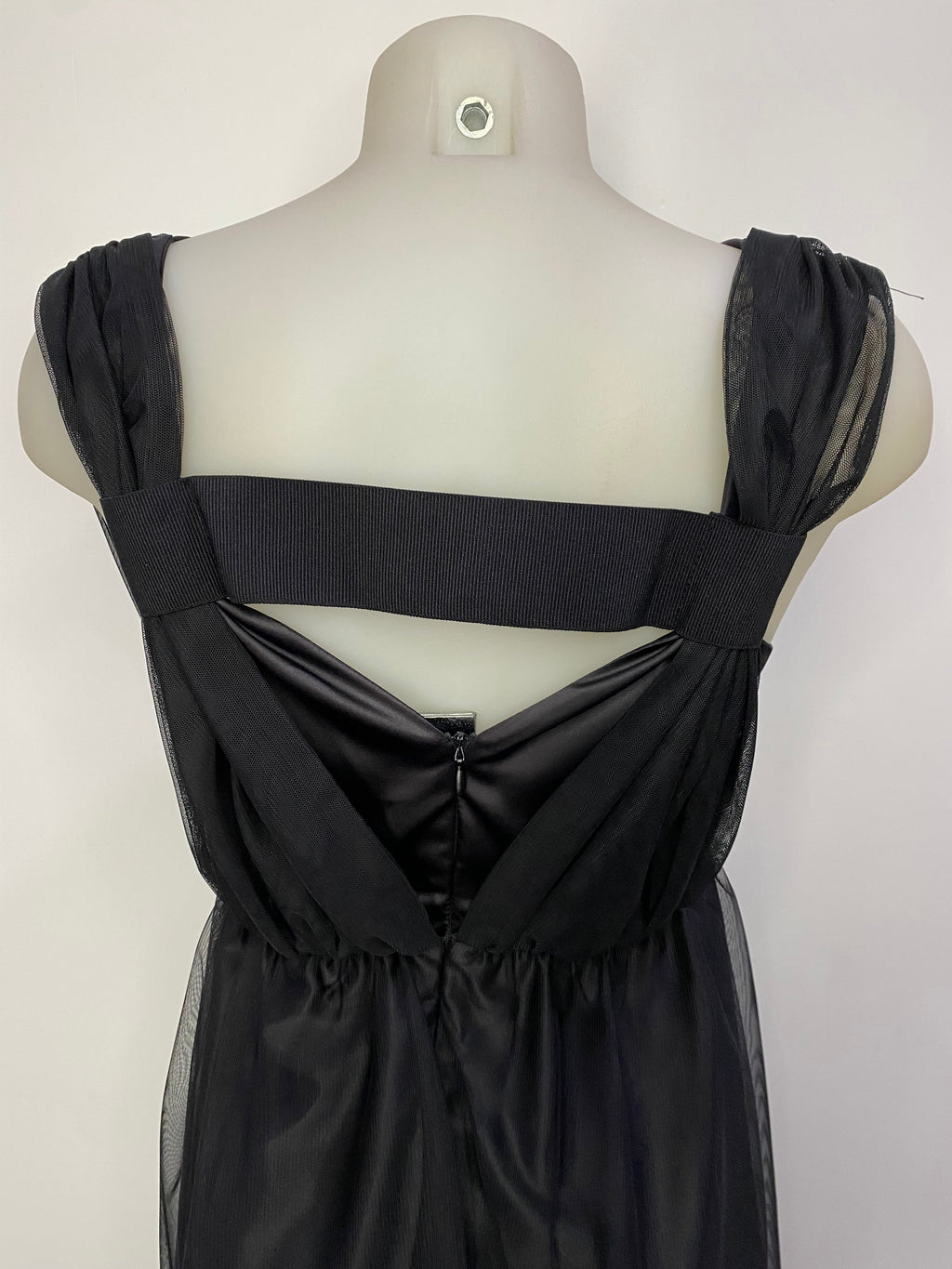 Abito tulle e raso No-nà: Eleganza e Stile Unici
