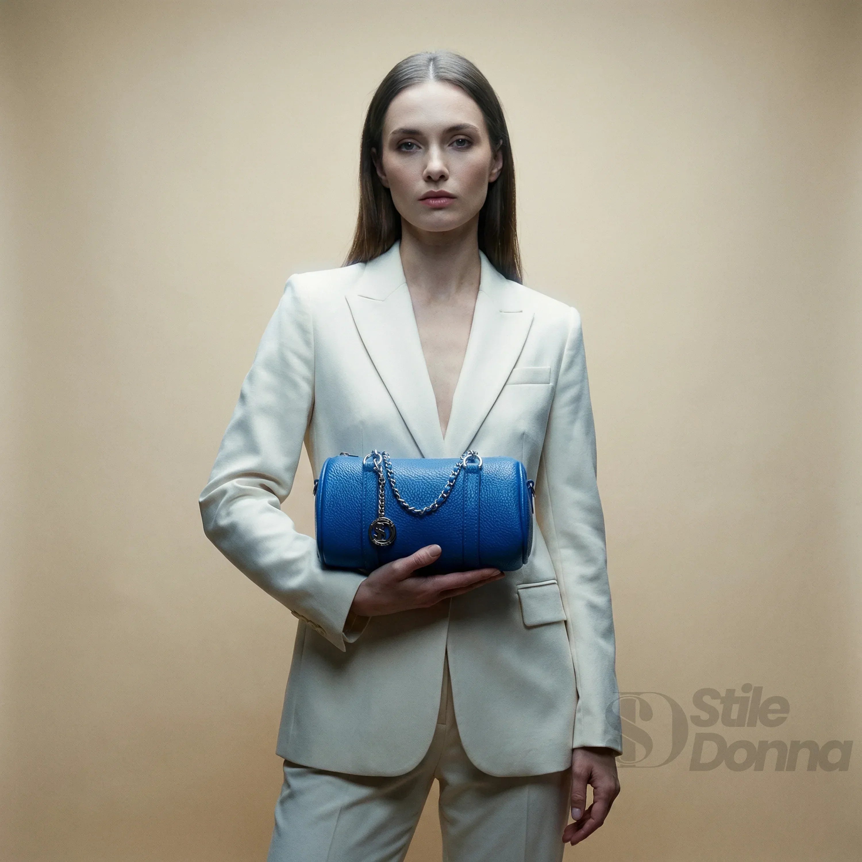 Borsa a Cilindro con Doppio Manico in EcoPelle Resistente, Design Architettonico Compatto
