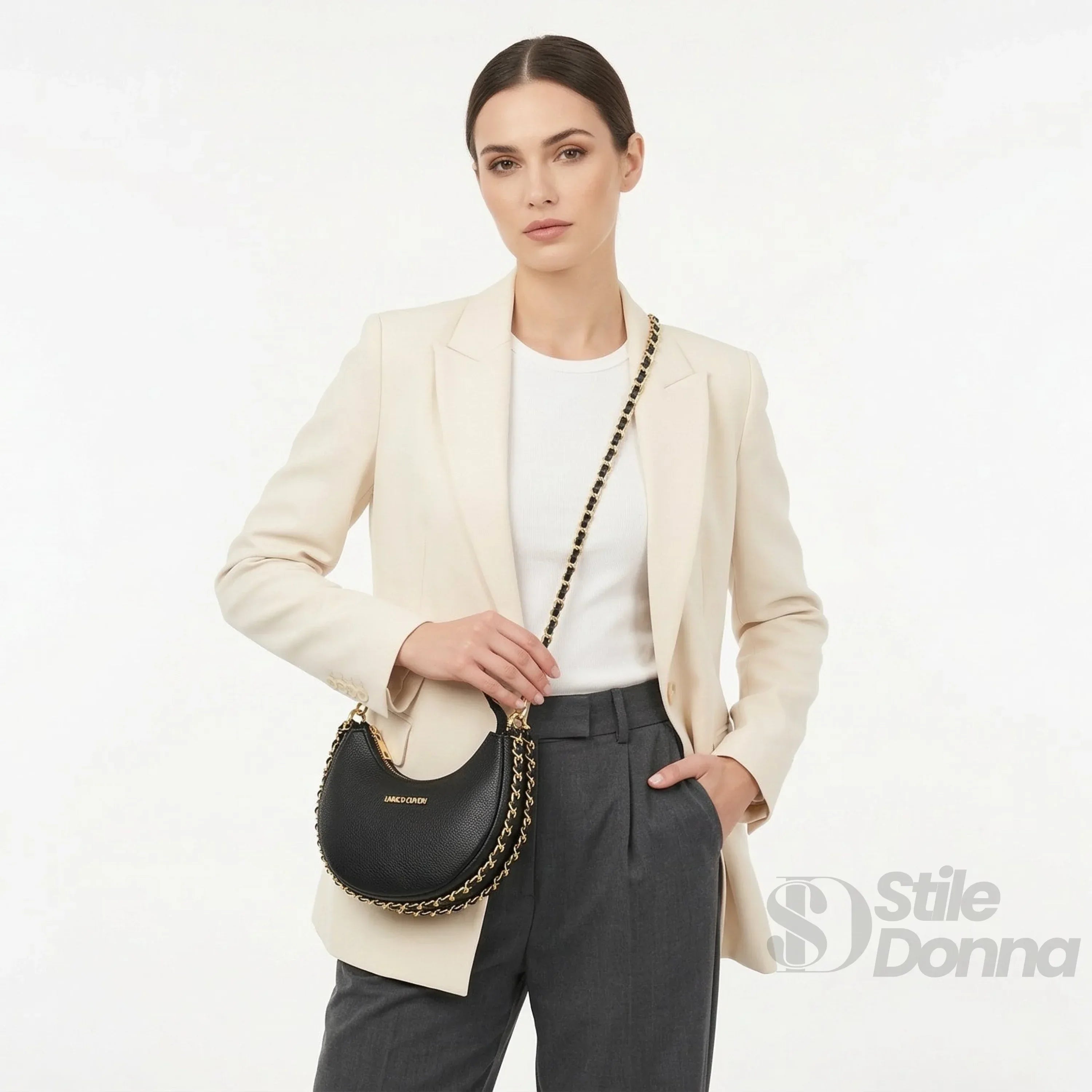 Enrico Coveri Borsa A Spalla Rosa Con Tracolla A Catena In Ecopelle Con Finiture Oro Chiusura A Zip