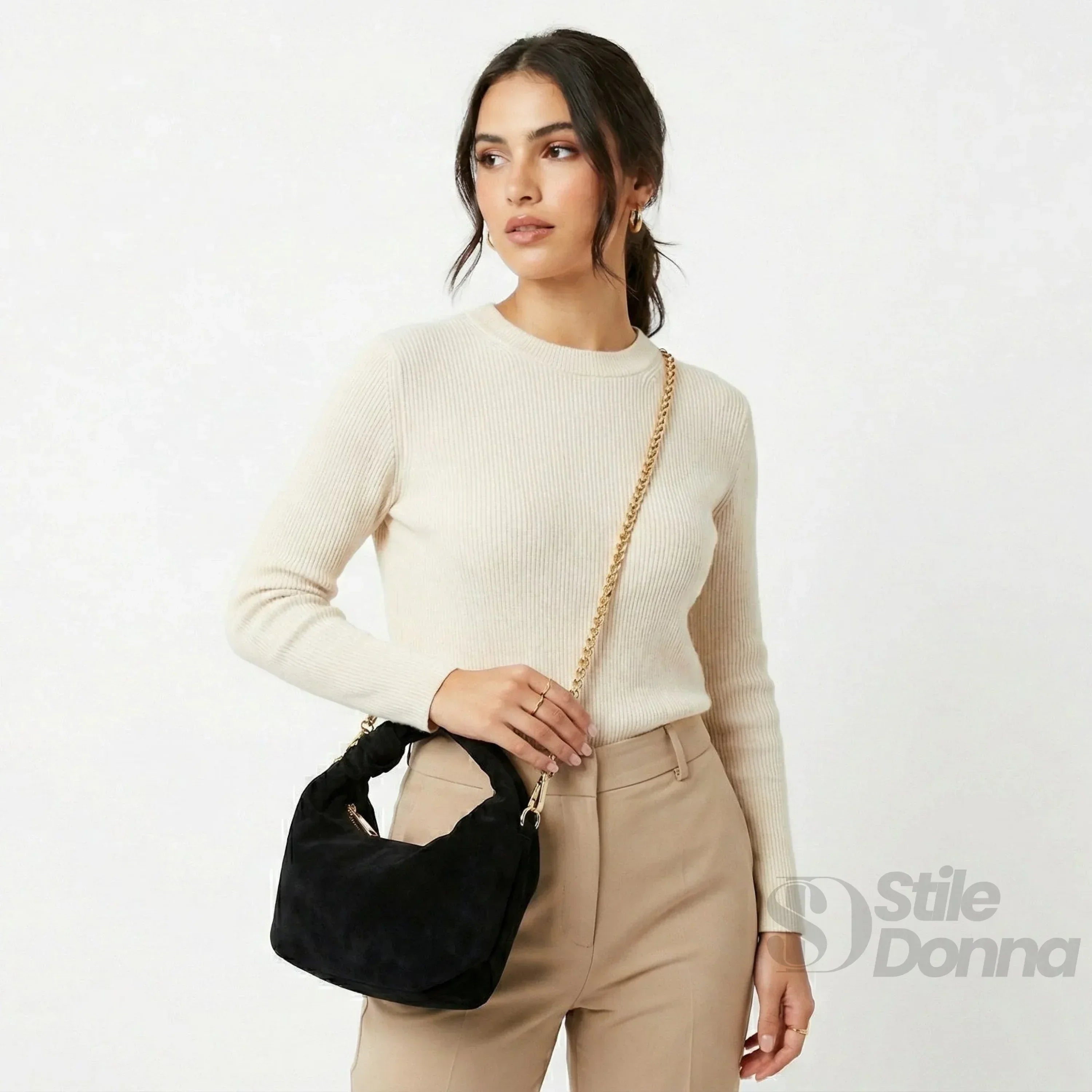 Borsa A Tracolla Hobo In Pelle Scamosciata Con Dettagli In Metallo Dorato Design Italiano E Leggera