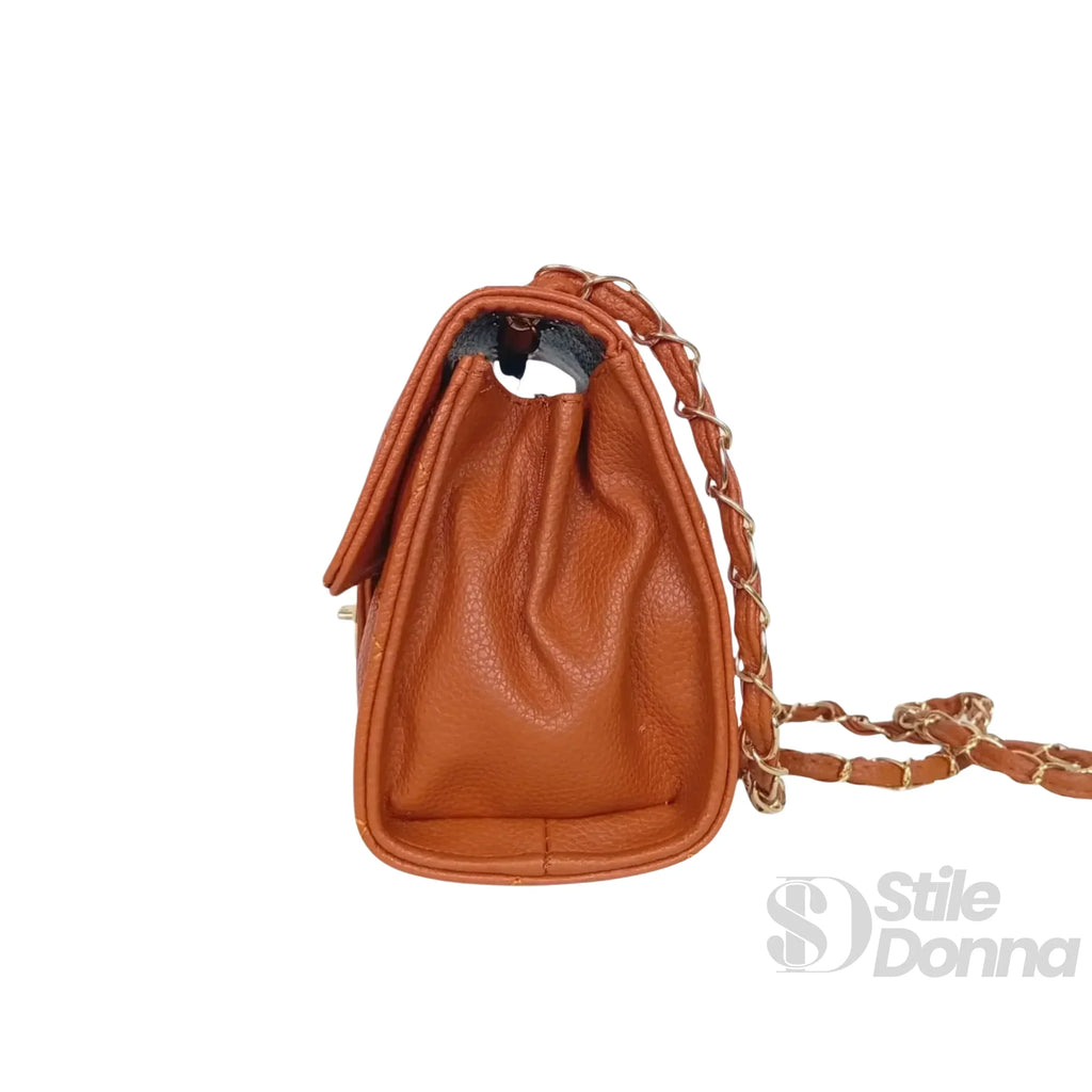 Borsa a Tracolla in Ecopelle Marrone con Catena Oro Interno in Tessuto Chiusura Sicura