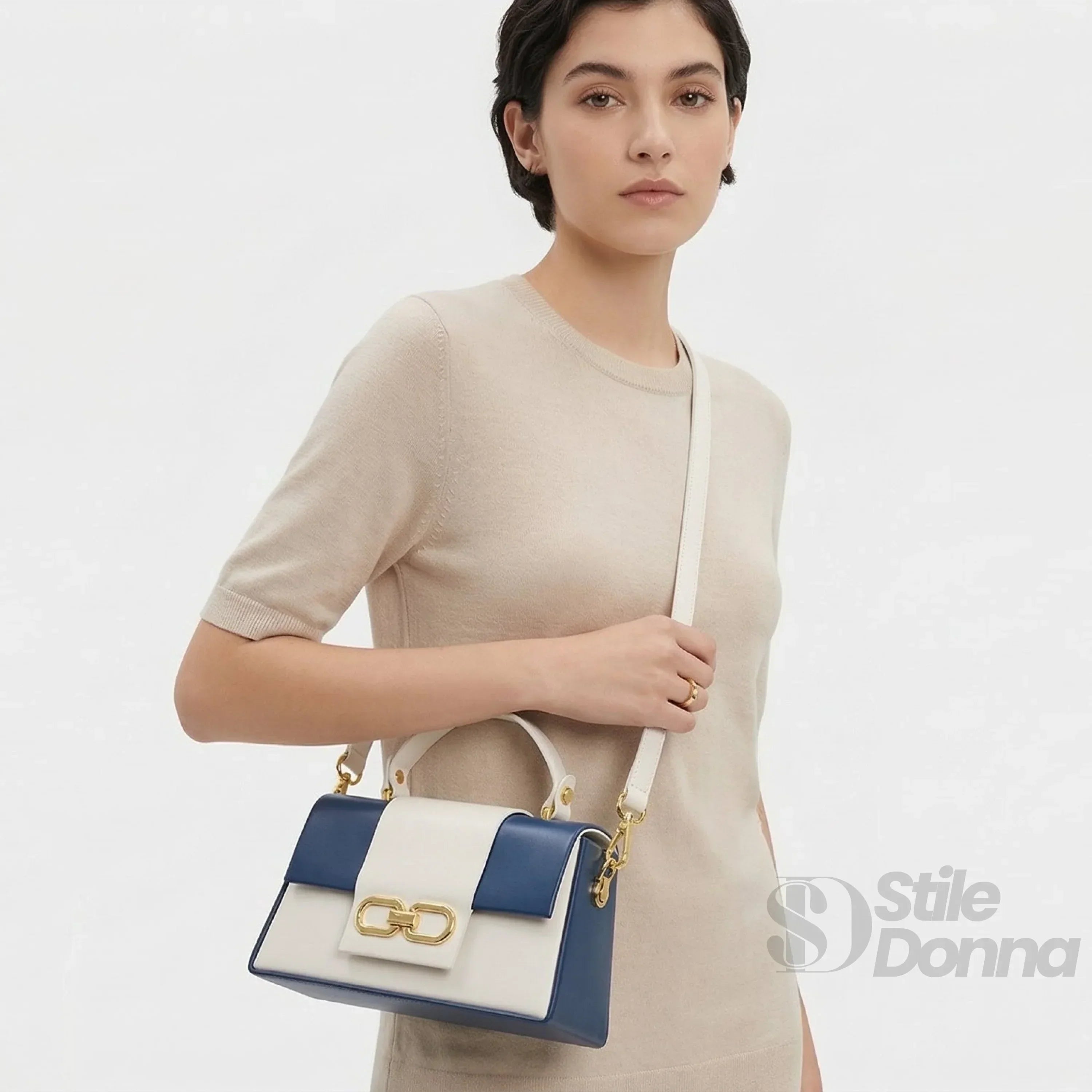 Borsa Bicolore Blu e Crema con Chiusura Dorata