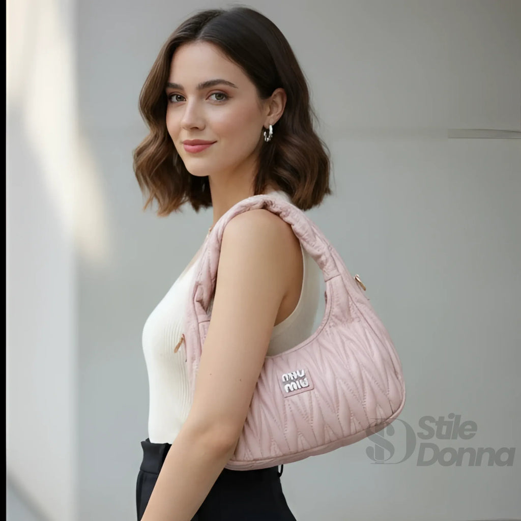 Miu Miu Borsa Trapuntata Rosa Cipria Con Tracolla Regolabile In Ecopelle Dettagli Metallo Oro