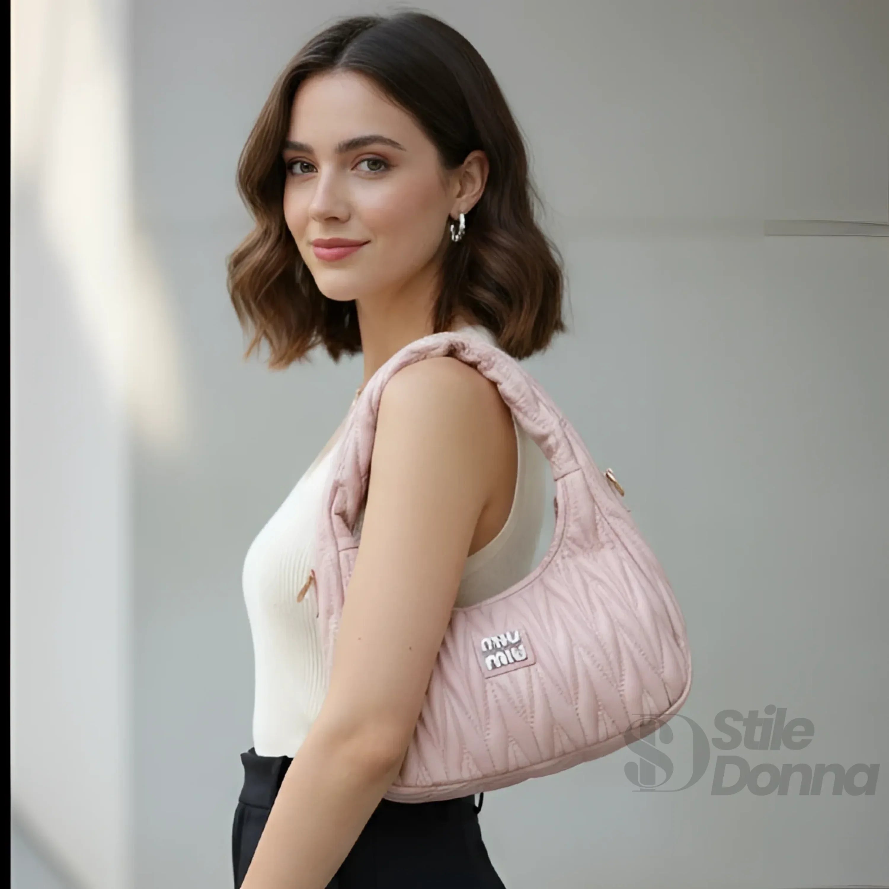 Miu Miu Borsa Trapuntata Rosa Cipria Con Tracolla Regolabile In Ecopelle Dettagli Metallo Oro