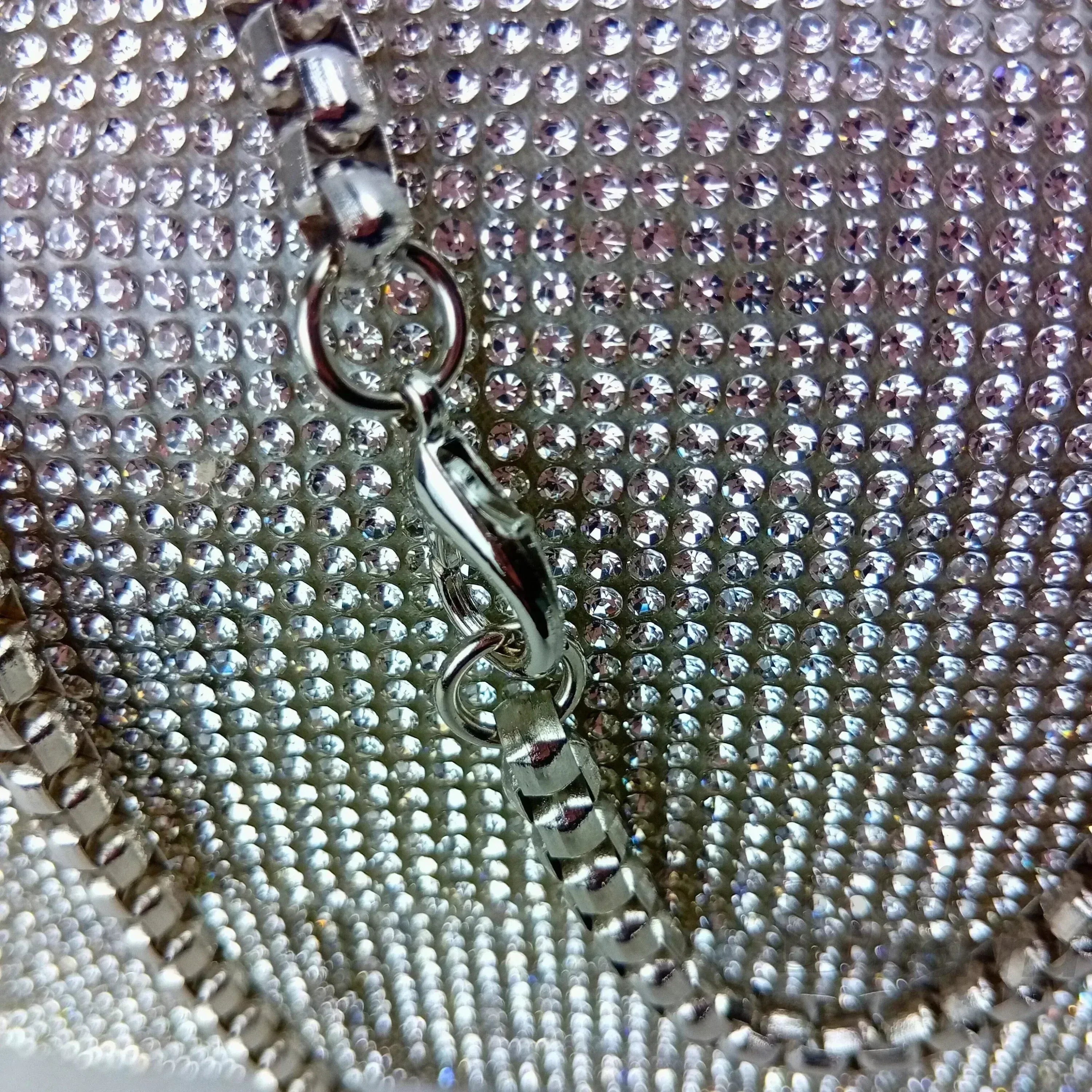 MS Pochette Strass MS-4654 Cristallo Dorato Esterno Vetro al Piombo Interno Microfibra Antistrappo Chiusura Magnetica